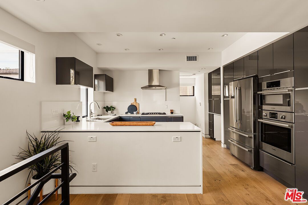 820 N Formosa Ave Los Angeles, CA 90046 - Thumbnail 4