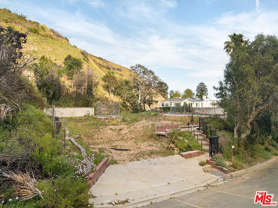 1412 Marinette Rd Pacific Palisades, CA 90272 - Thumbnail 4