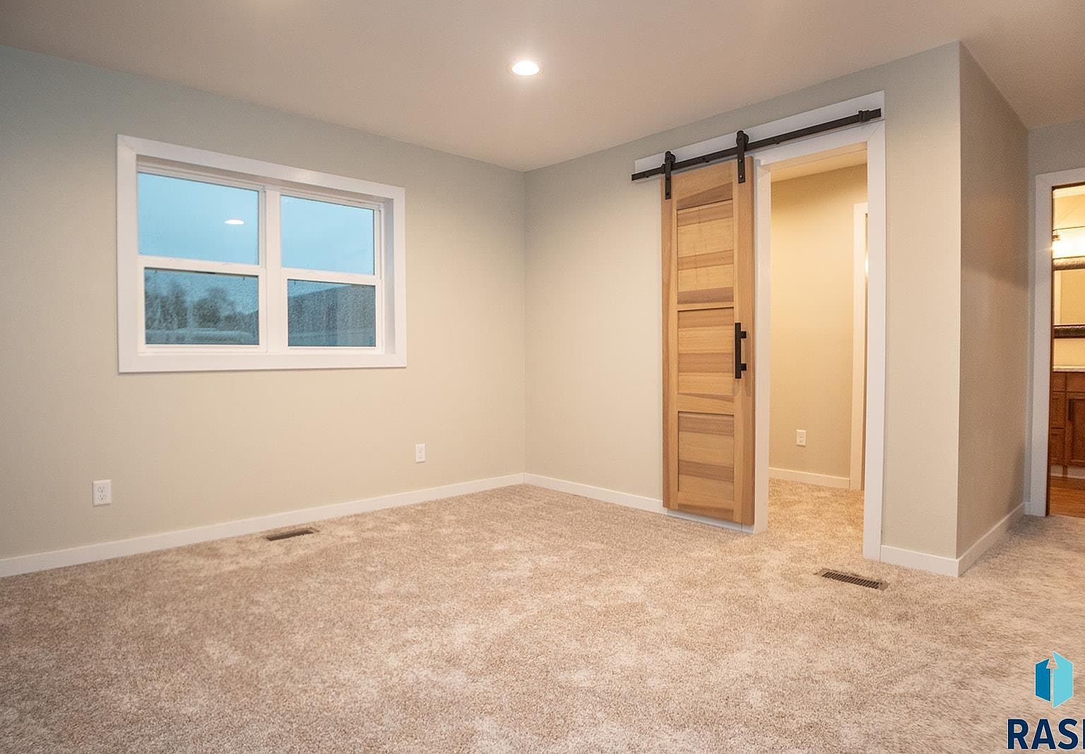 105 W Kluckholm St Montrose, SD 57048 - Thumbnail 4