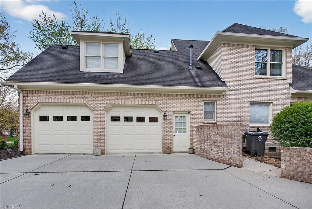 3205 Timberoak Ct Greensboro, NC 27410 - Thumbnail 4