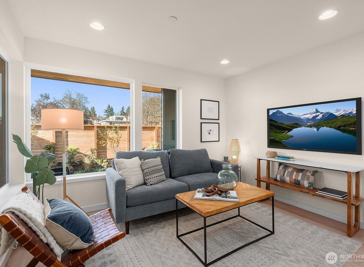 9225 B Densmore Ave N Seattle, WA 98103 - Thumbnail 4