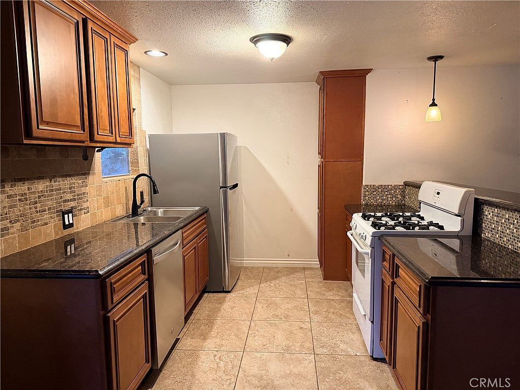 1223 Rose St Mentone, CA 92359 - Thumbnail 4