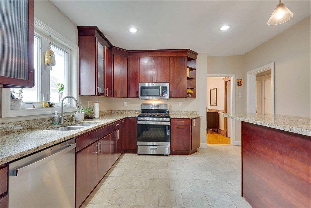 95 Landseer St West Roxbury, MA 02132 - Thumbnail 4