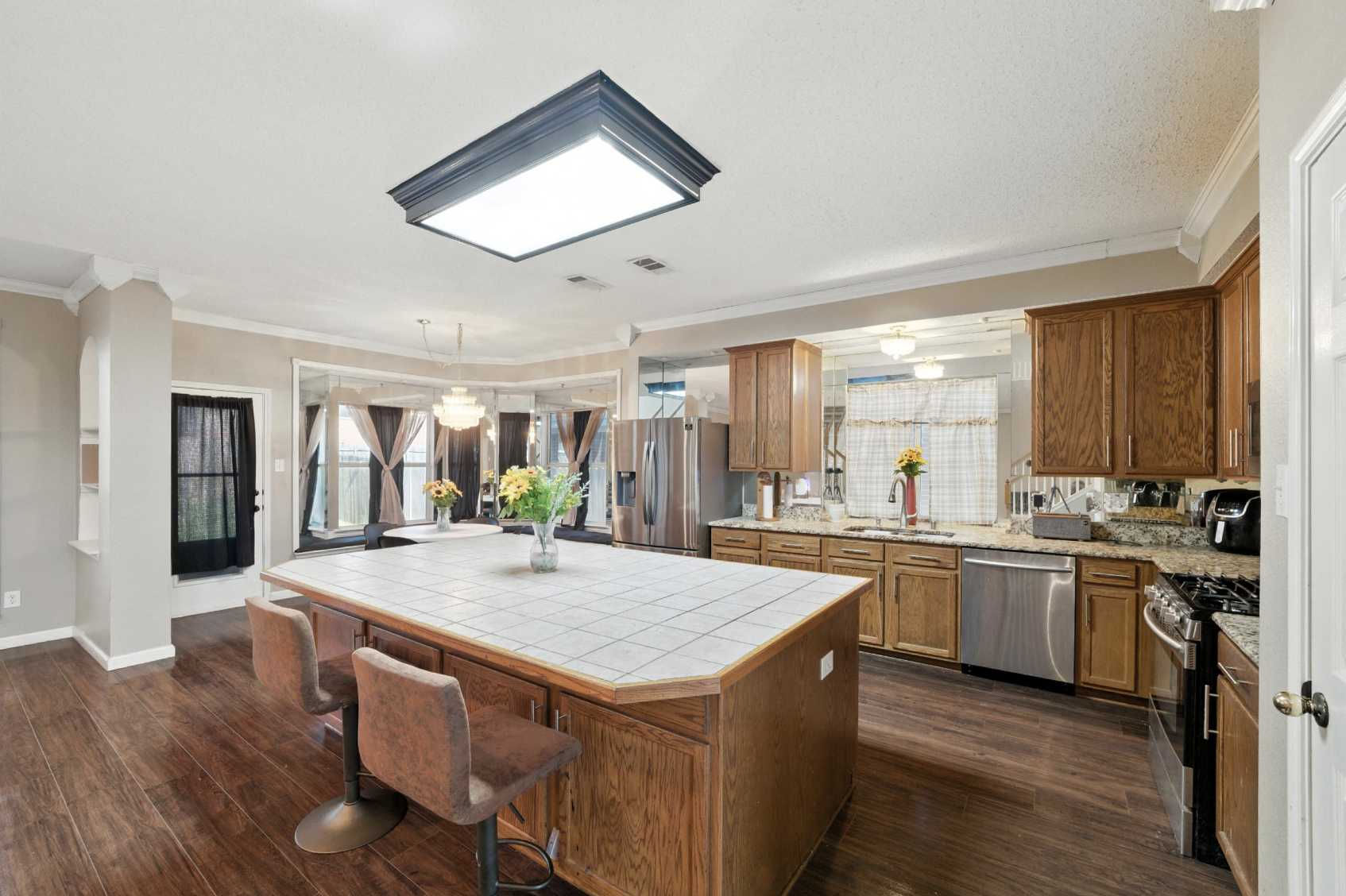 525 Magnolia Trail, DeSoto, TX, USA, 75115 - Thumbnail 3