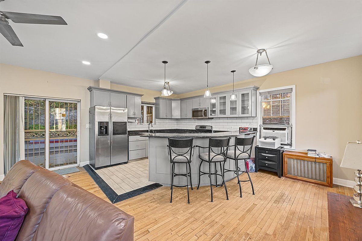 3607 Irwin Ave Bronx, NY 10463 - Thumbnail 4