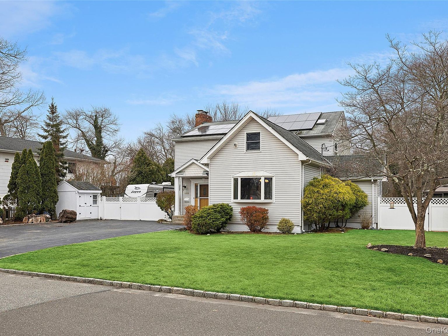 147 Brookside Ave Babylon, NY 11703 - Thumbnail 4