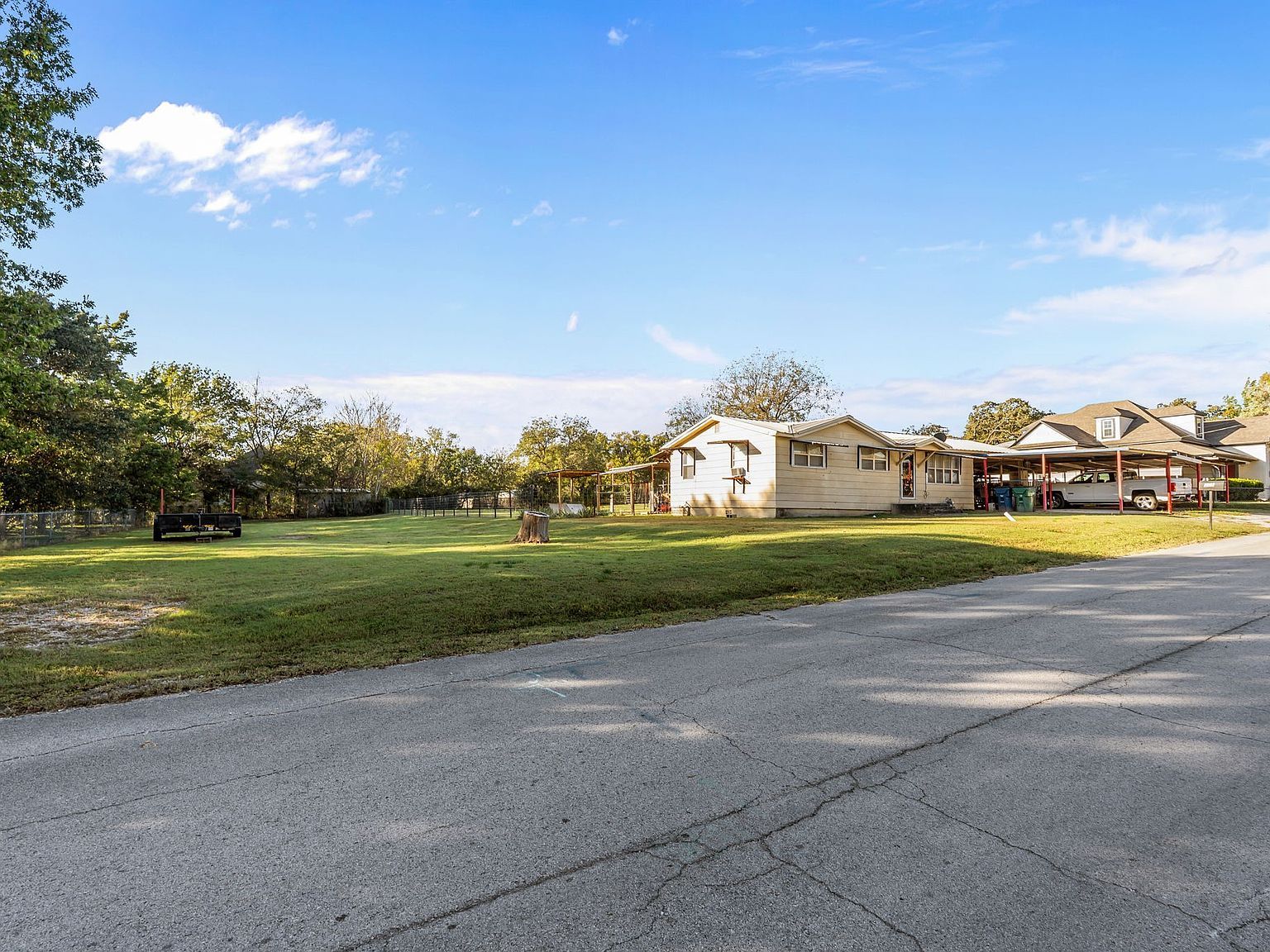 205 College St Chico, TX 76431 - Thumbnail 4