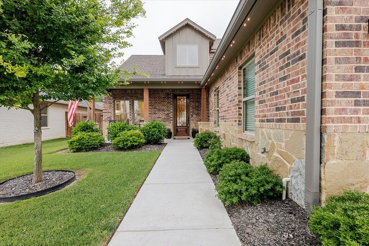 1317 Thistle Hill Trl Weatherford, TX 76087 - Thumbnail 4