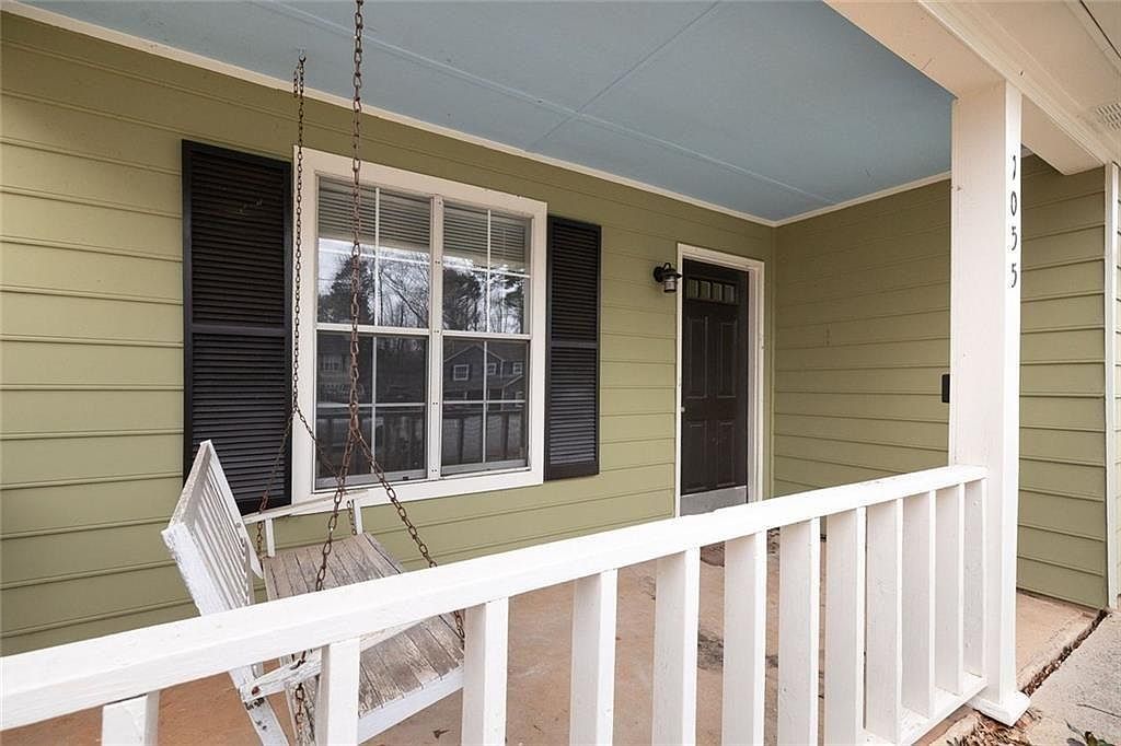 1055 Autumn Crest Ct Stone Mountain, GA 30083 - Thumbnail 4