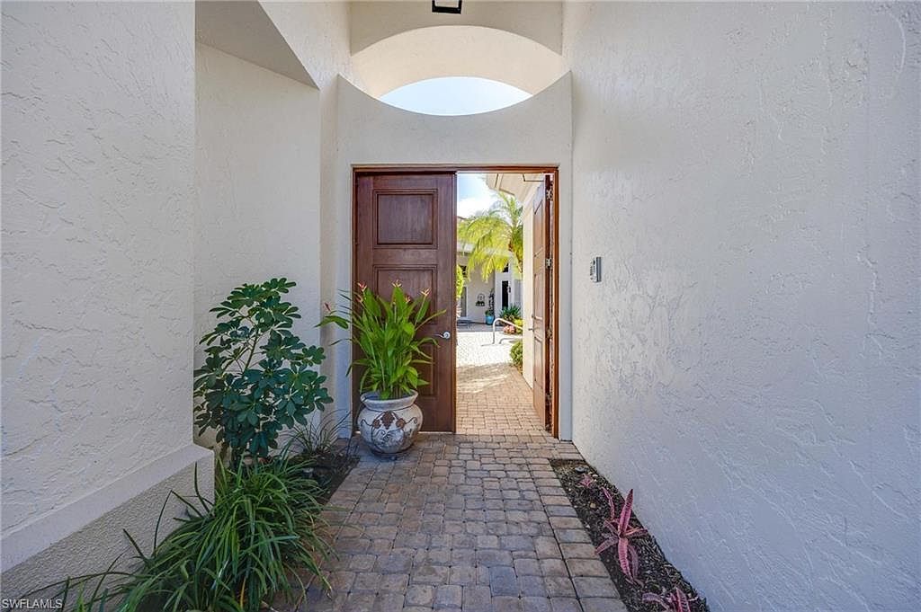 1268 Grand Isle Ct Naples, FL 34108 - Thumbnail 4