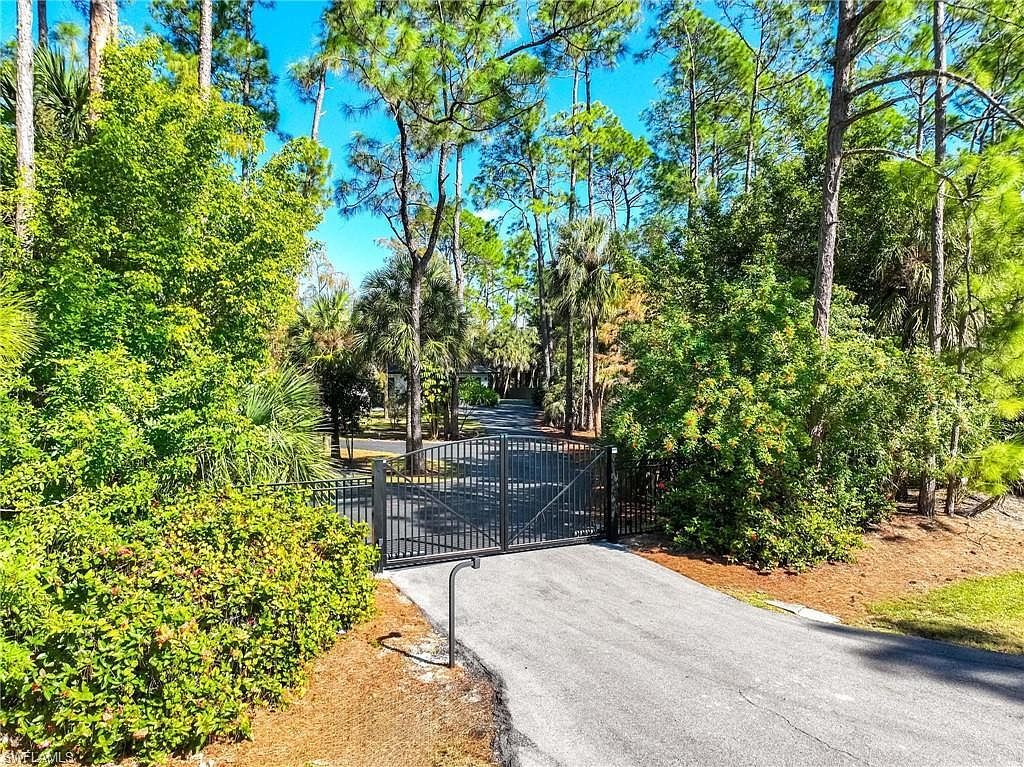 4075 1st Ave SW Naples, FL 34119 - Thumbnail 4