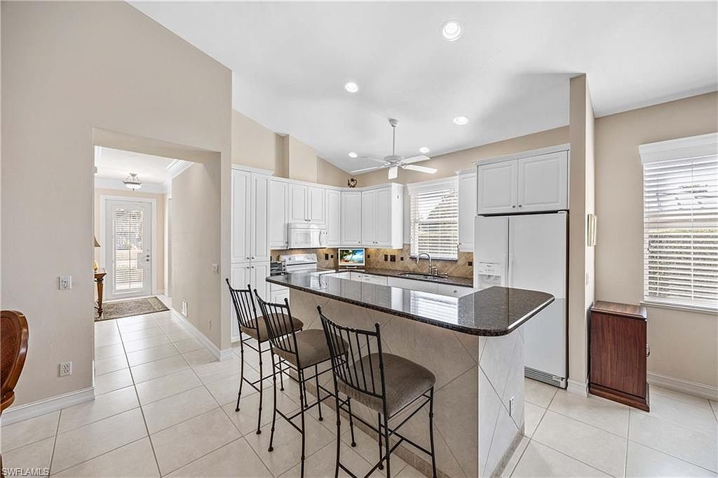 691 92nd Ave N Naples, FL 34108 - Thumbnail 4