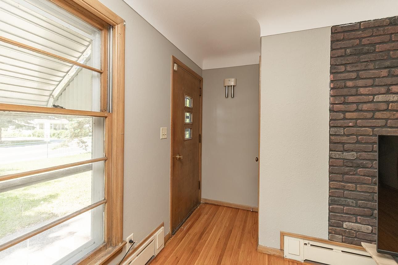 1751 Larpenteur Ave E Maplewood, MN 55109 - Thumbnail 4
