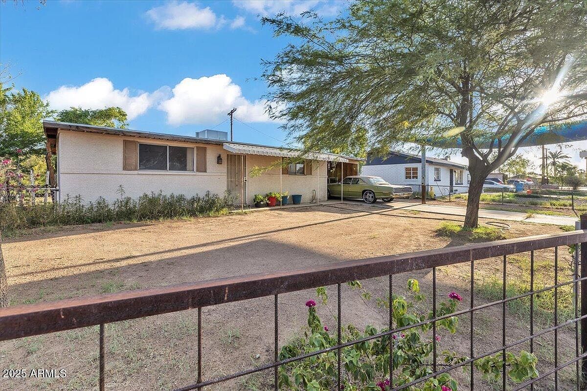 1837 E Pleasant Ln Phoenix, AZ 85042 - Thumbnail 4