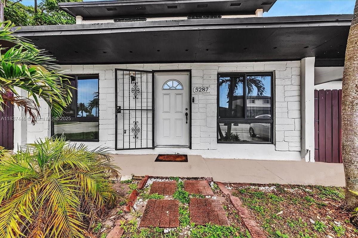 5287 NW 193rd Ln Opa Locka, FL 33055 - Thumbnail 4