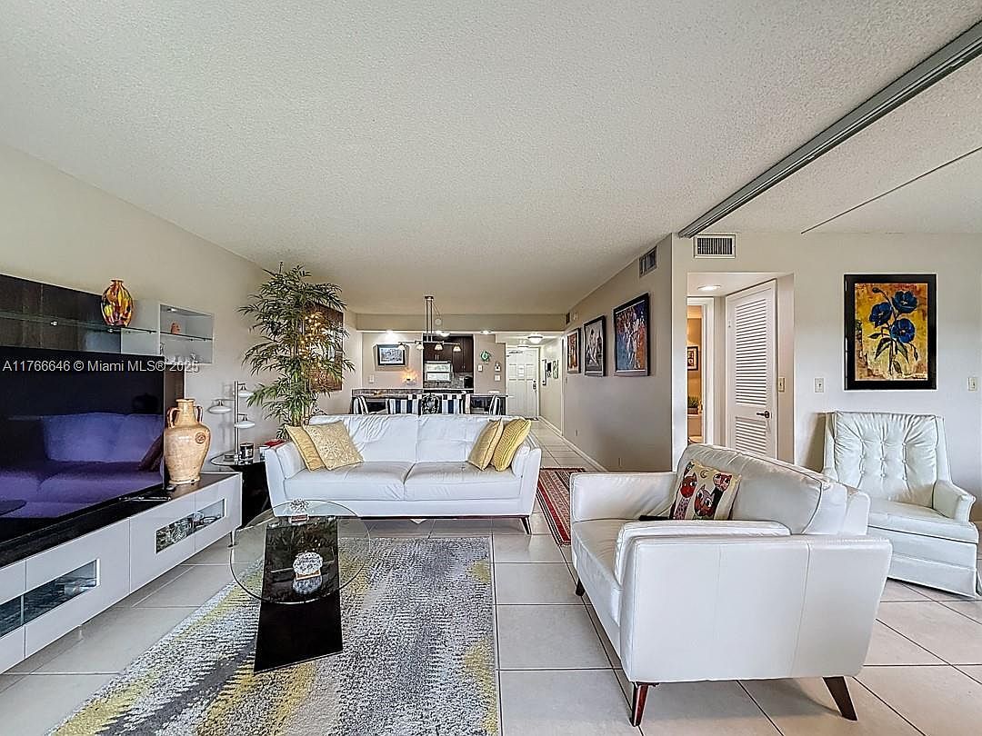 9411 N Hollybrook Lake Dr APT 304 Pembroke Pines, FL 33025 - Thumbnail 4