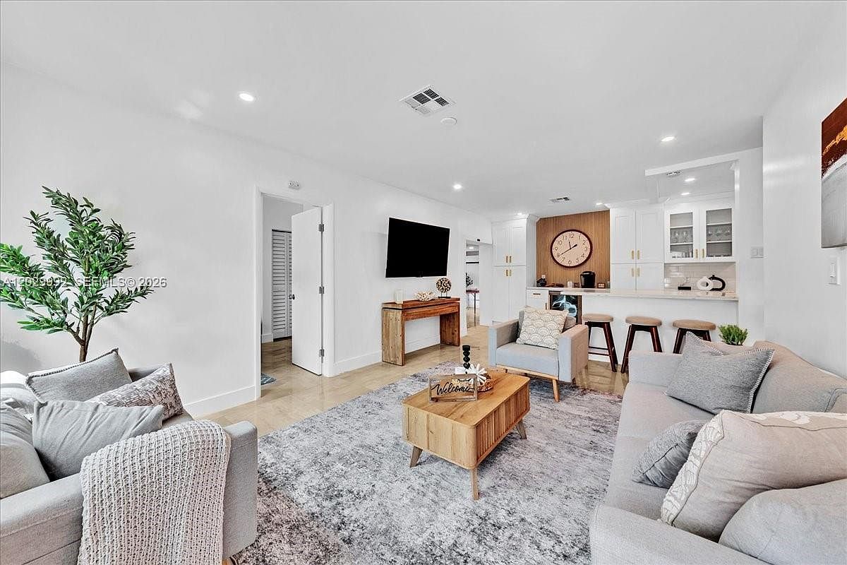813 NE 17th St Fort Lauderdale, FL 33305 - Thumbnail 4