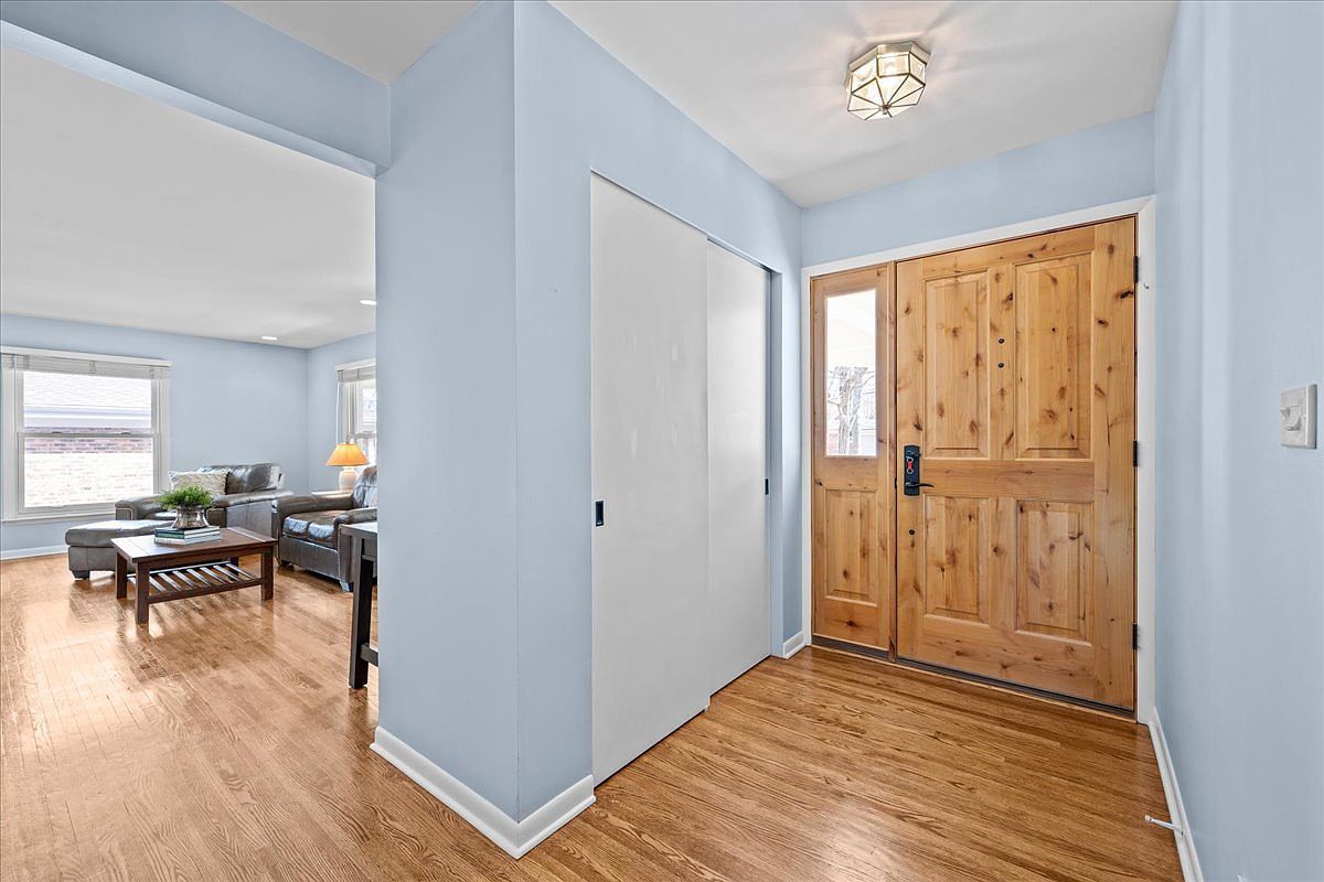 230 W Center Ave Lake Bluff, IL 60044 - Thumbnail 4