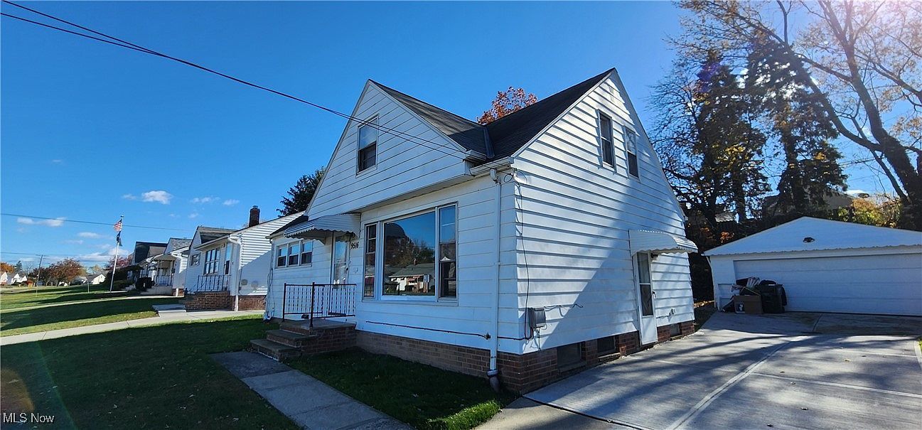 9516 Alexander Rd, Garfield Heights, OH, 44125 - Thumbnail 4