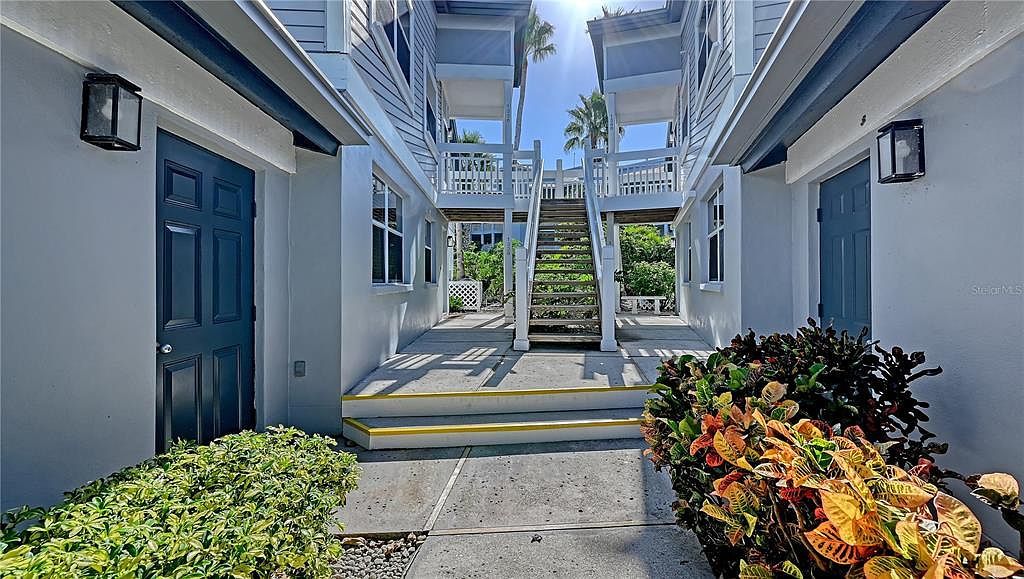 1328 Siesta Bayside Dr #1328-C Sarasota, FL 34242 - Thumbnail 4