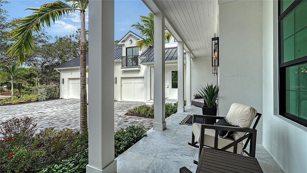 656 Tropical Cir Sarasota, FL 34242 - Thumbnail 4