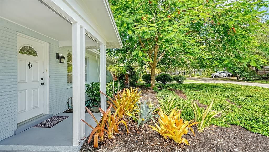 2374 Arlington St Sarasota, FL 34239 - Thumbnail 4