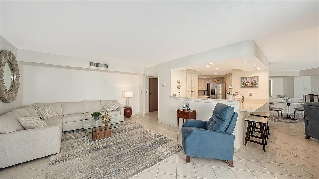 1111 N Gulfstream Ave APT 10E Sarasota, FL 34236 - Thumbnail 4