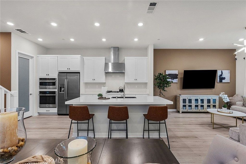 27258 Narrowleaf Willow Ln Valencia, CA 91381 - Thumbnail 4