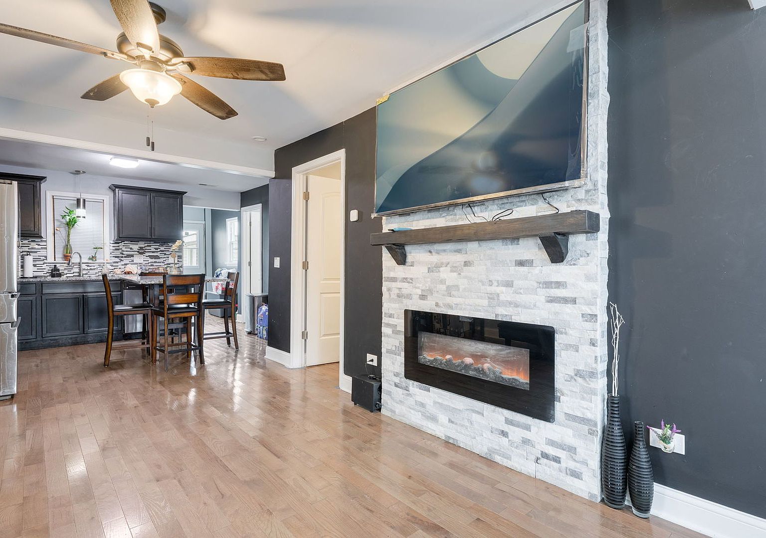 136 W 156th St Harvey, IL 60426 - Thumbnail 4