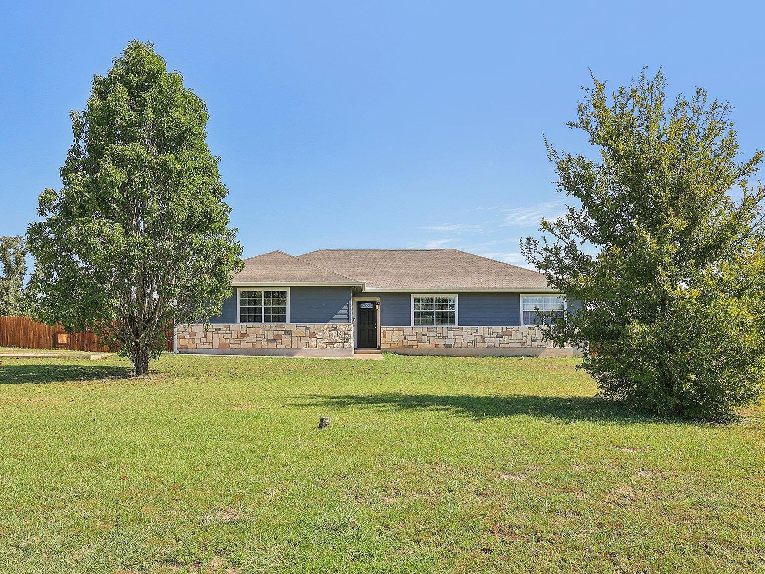 165 Cattlemens Dr Bastrop, TX 78602 - Thumbnail 4