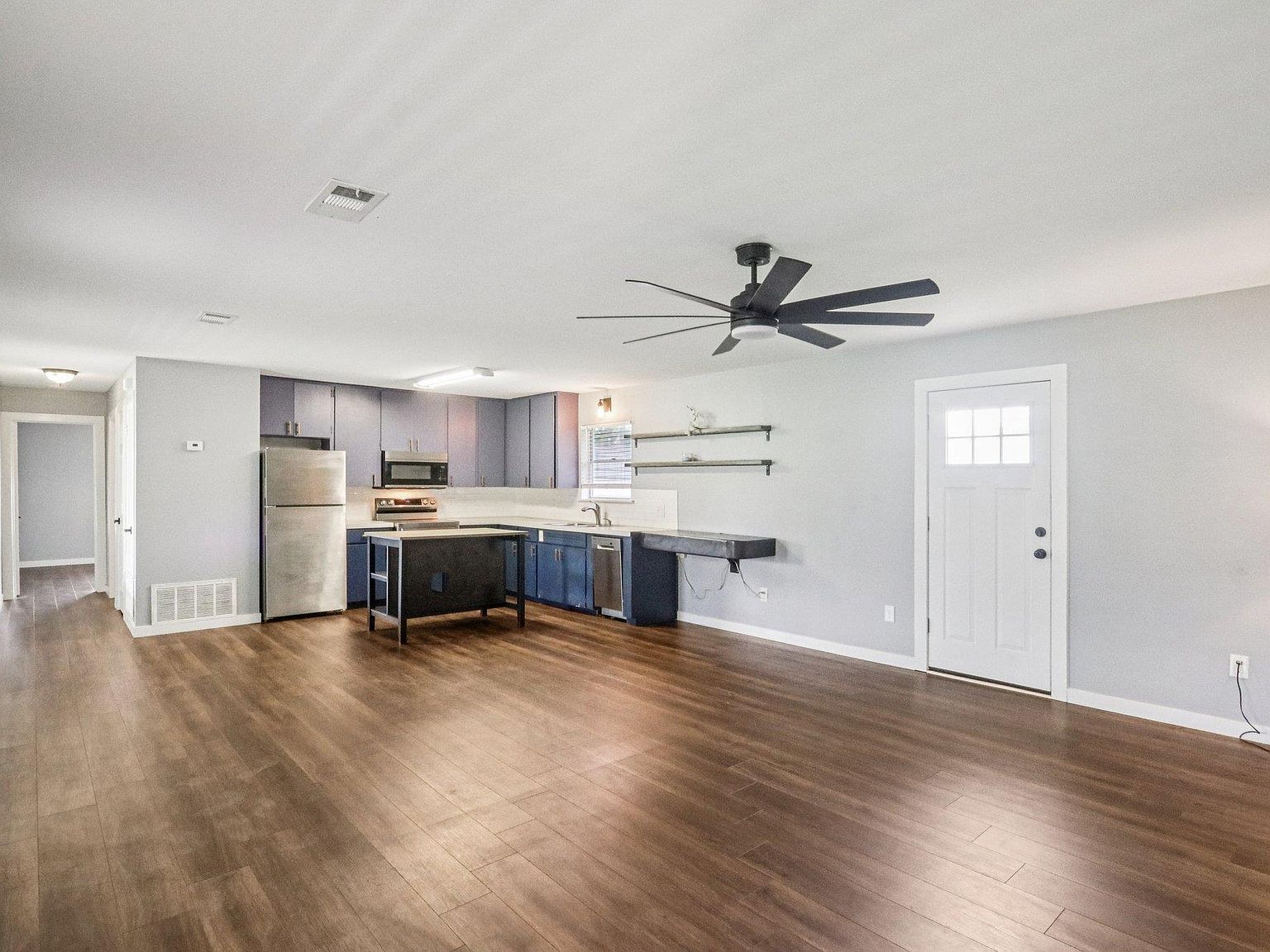 755 E Bellville St Giddings, TX 78942 - Thumbnail 4