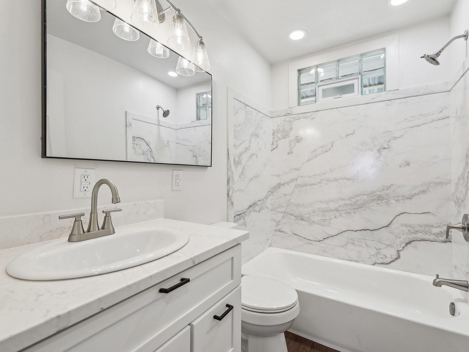 304 Harris St Smithville, TX 78957 - Thumbnail 4