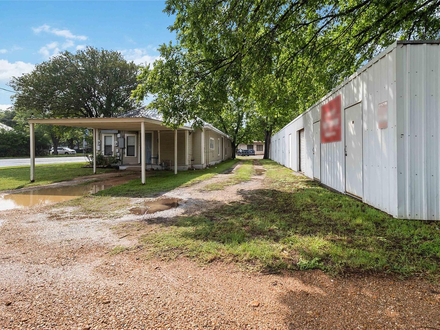 300 Bishop St Smithville, TX 78957 - Thumbnail 4