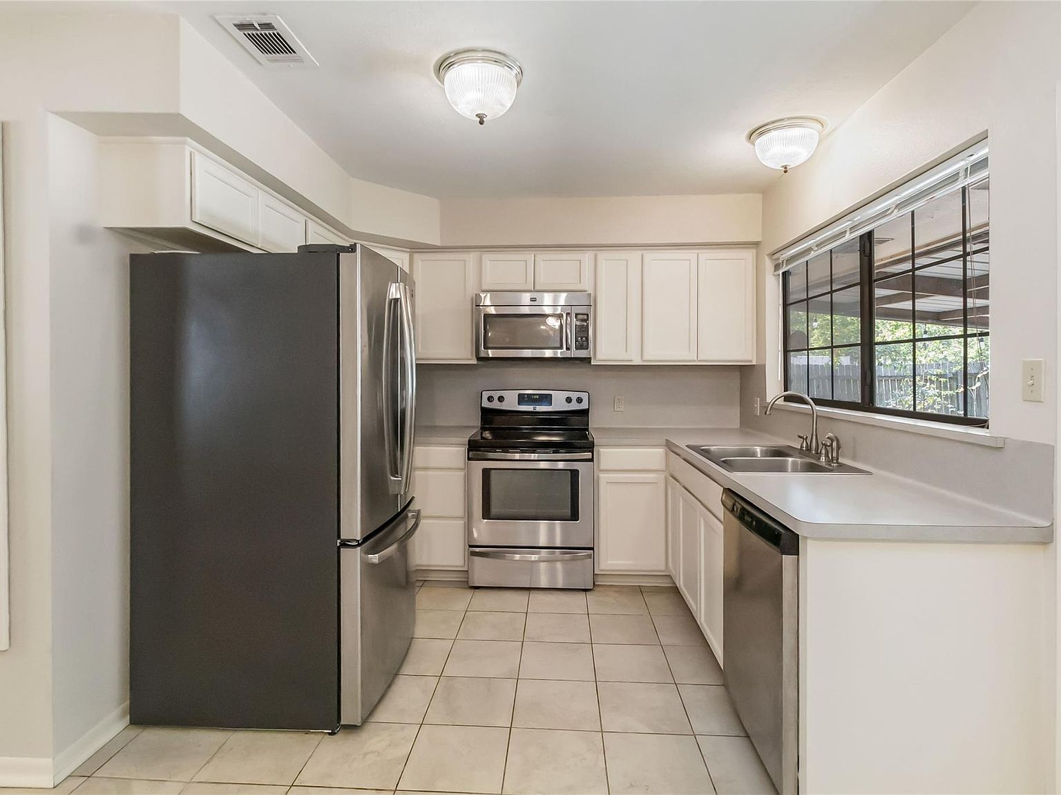 757 N Main St La Grange, TX 78945 - Thumbnail 4