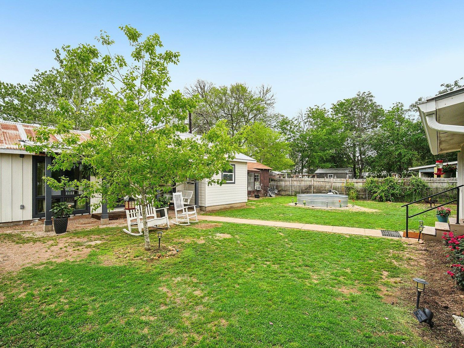 801 Bishop St Smithville, TX 78957 - Thumbnail 4