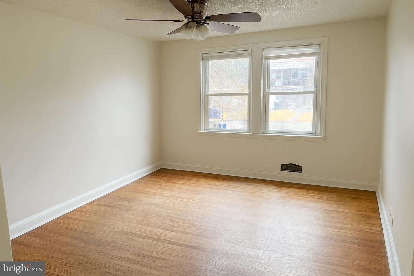 3733 Ravenwood Ave Baltimore, MD 21213 - Thumbnail 4