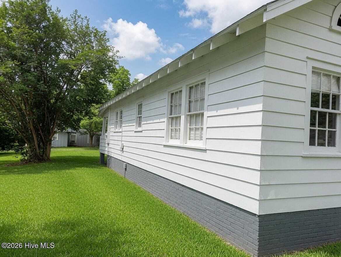 204 Jefferson St Whiteville, NC 28472 - Thumbnail 4