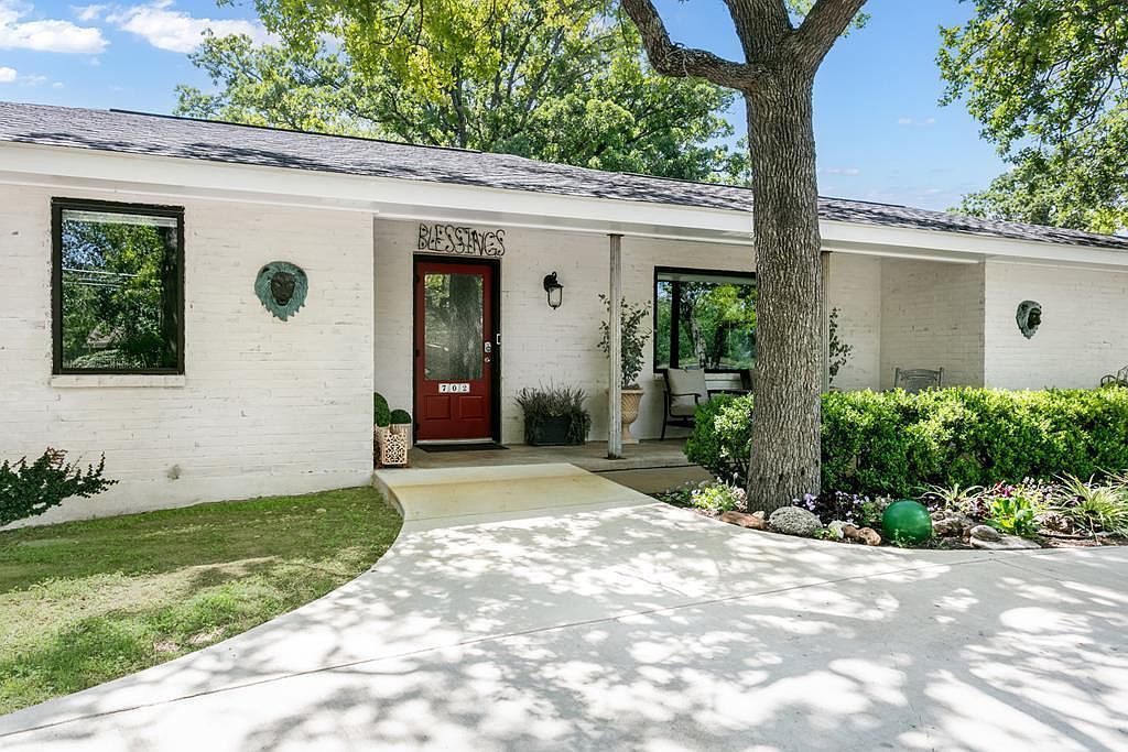 702 S Eagle St Fredericksburg, TX 78624 - Thumbnail 4