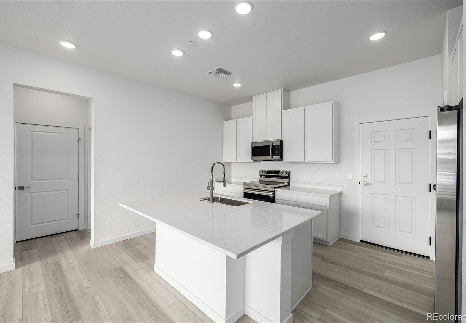 6153 N Ceylon St UNIT 4-108 Denver, CO 80249 - Thumbnail 4