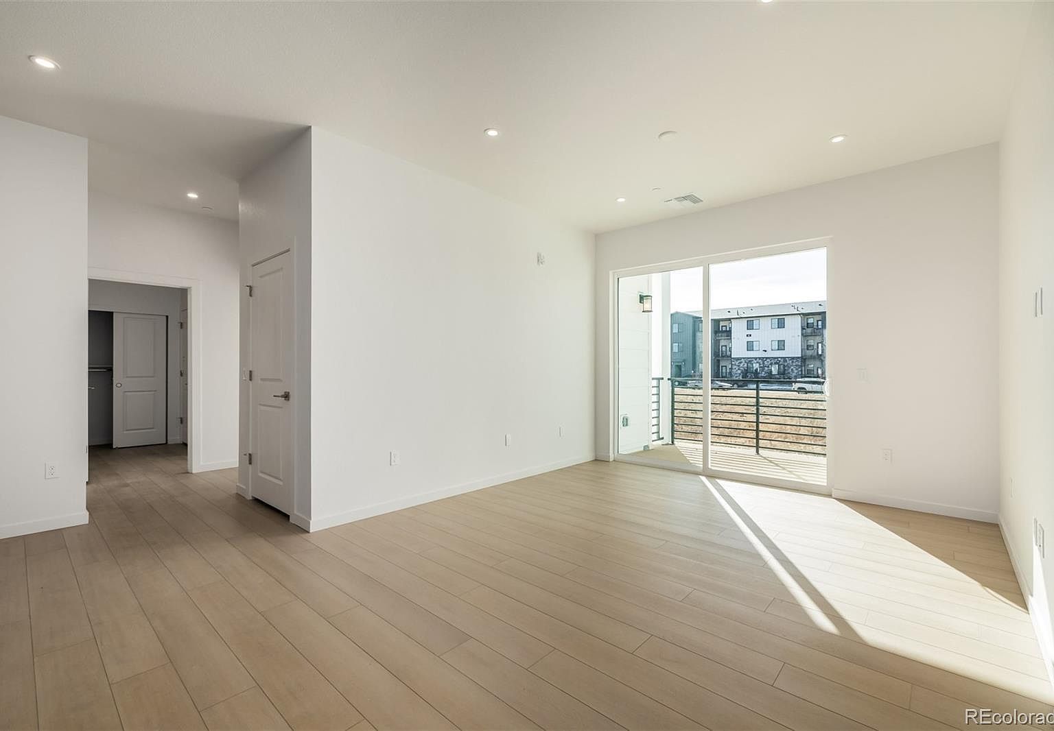 6153 N Ceylon St Building 3-106 Denver, CO 80249 - Thumbnail 4