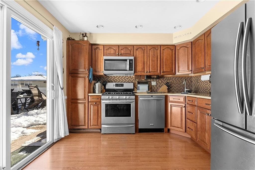 131 Crossfield Ave Staten Island, NY 10312 - Thumbnail 4