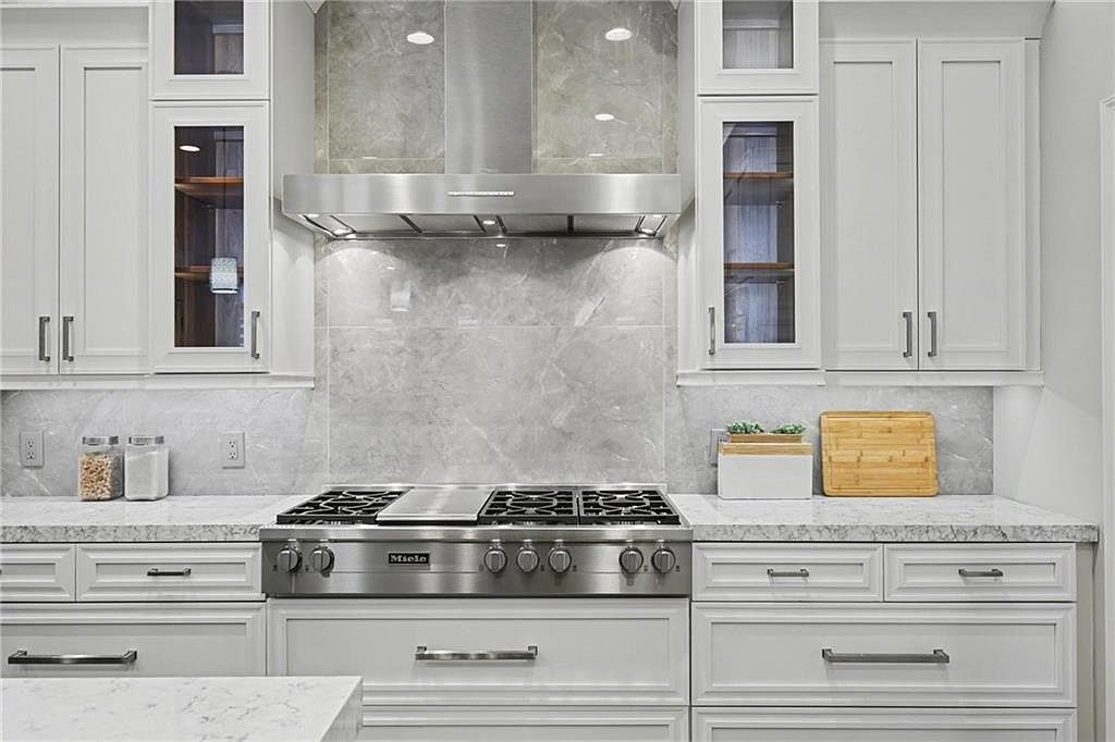 225 Farmbrooke Ct Sandy Springs, GA 30350 - Thumbnail 4