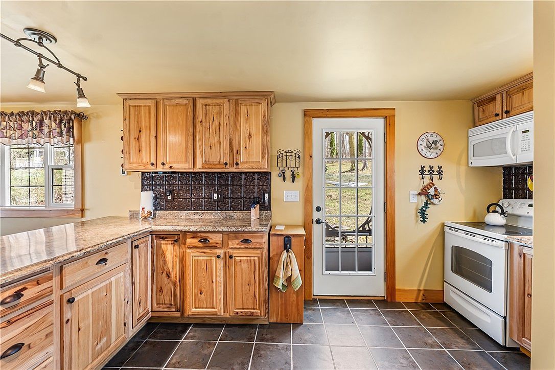 9125 E Shore Rd Bath, NY 14810 - Thumbnail 4