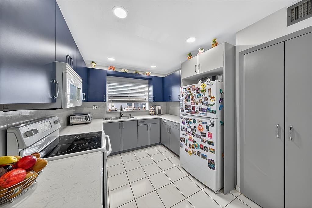 10145 Sunrise Lakes Blvd APT 406 Sunrise, FL 33322 - Thumbnail 4