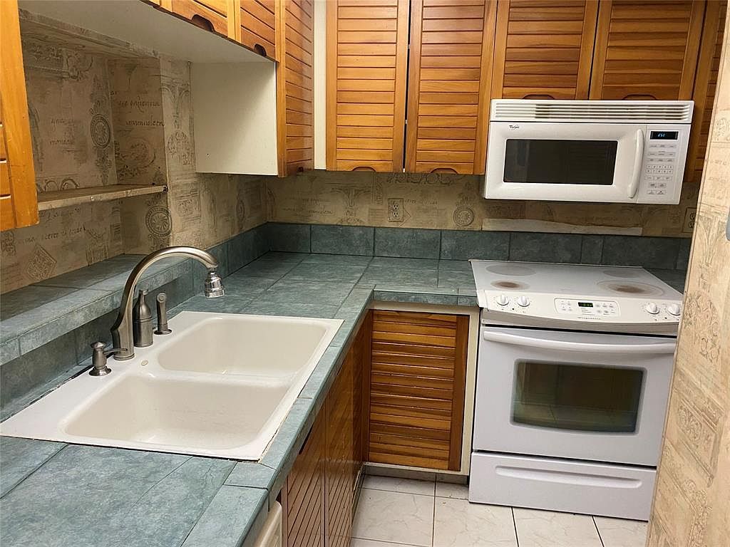 5884 Morningstar Cir APT 406 Delray Beach, FL 33484 - Thumbnail 4