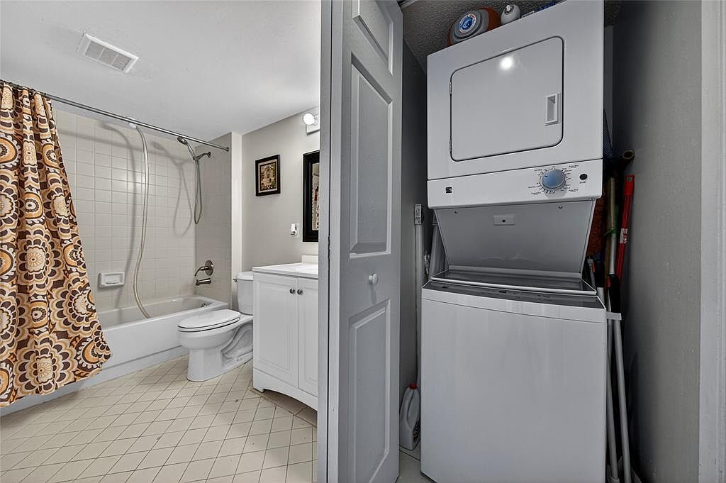 12750 SW 15th St APT 303D Pembroke Pines, FL 33027 - Thumbnail 4