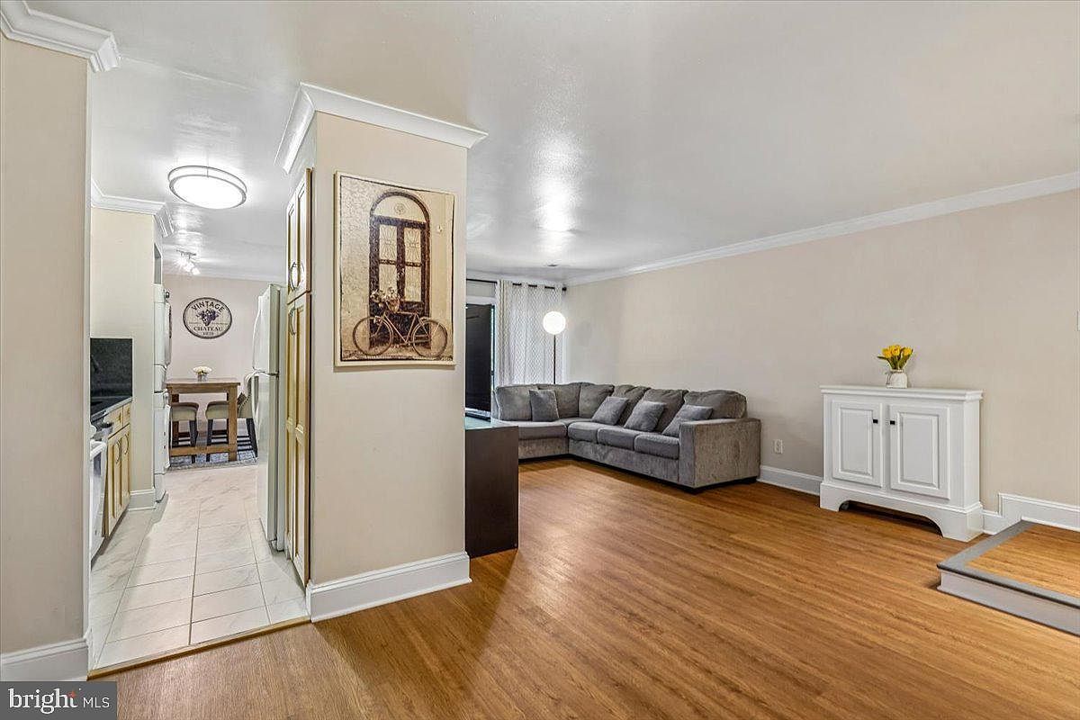 11256 Chestnut Grove Sq APT 23 Herndon, VA 20190 - Thumbnail 4