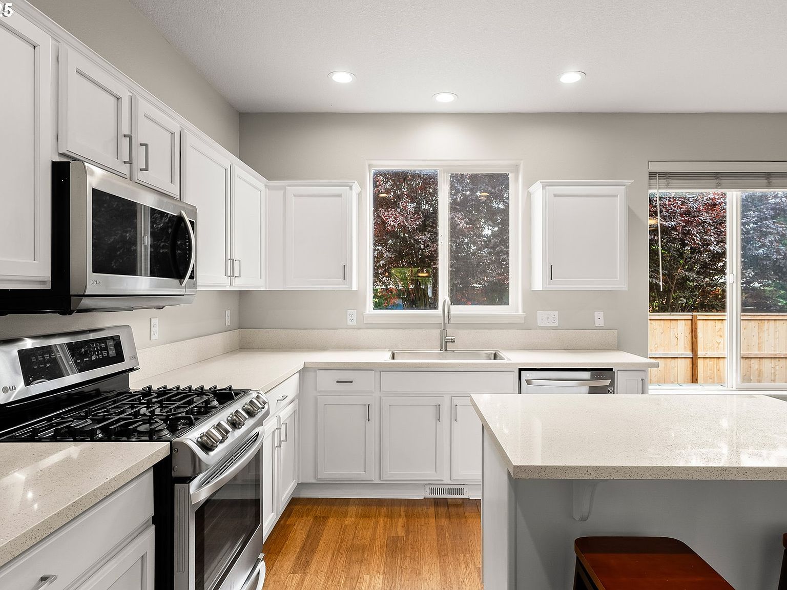 1501 SE Gerhard Dr Hillsboro, OR 97123 - Thumbnail 4