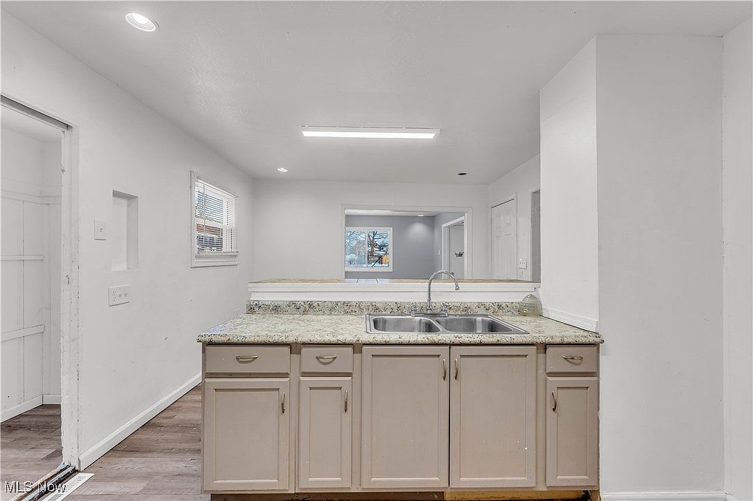 13814 Durkee Ave Cleveland, OH 44105 - Thumbnail 4