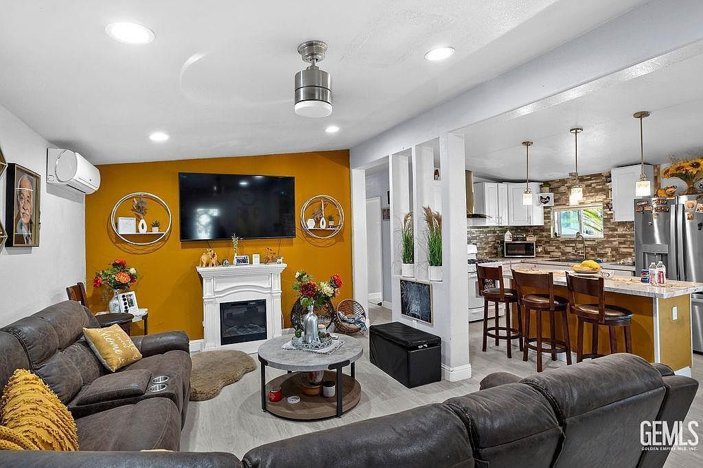 811 V St Bakersfield, CA 93304 - Thumbnail 4